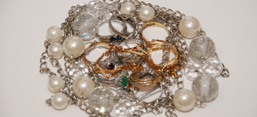 遺品整理で買い取り対象になりやすい5つの品目